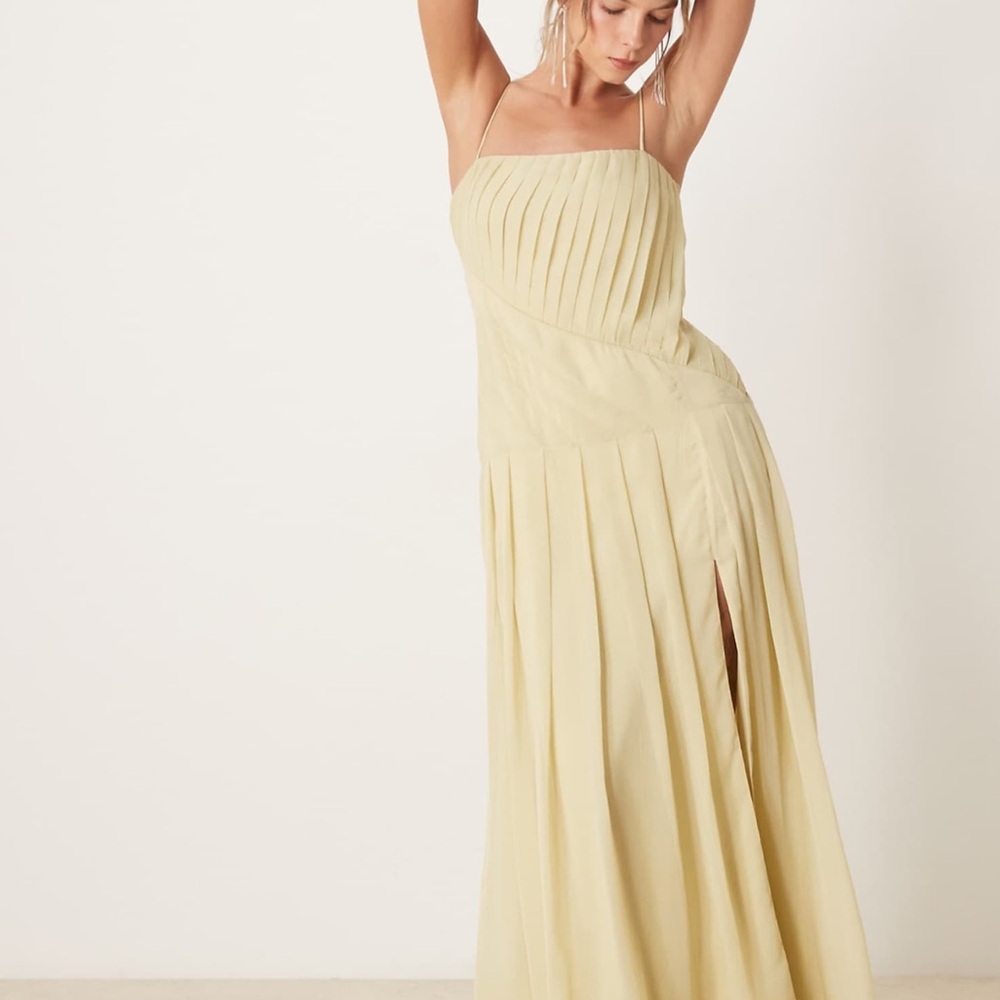 Elegant Cream Pleated Maxi Dress